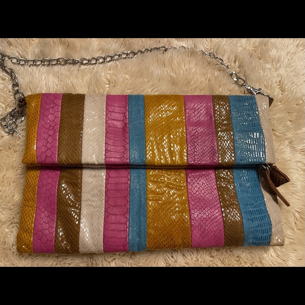 Multi color clutch